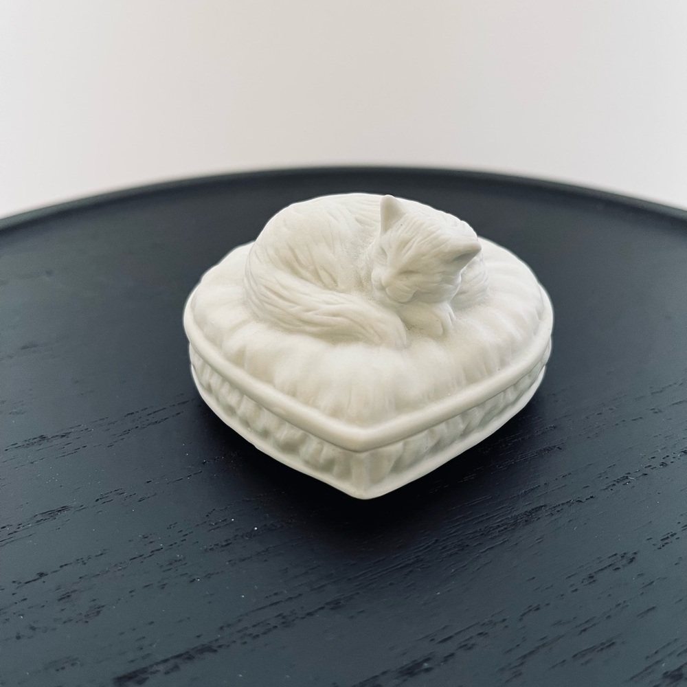 Hallmark White Heart Shaped Cat Trinket Box